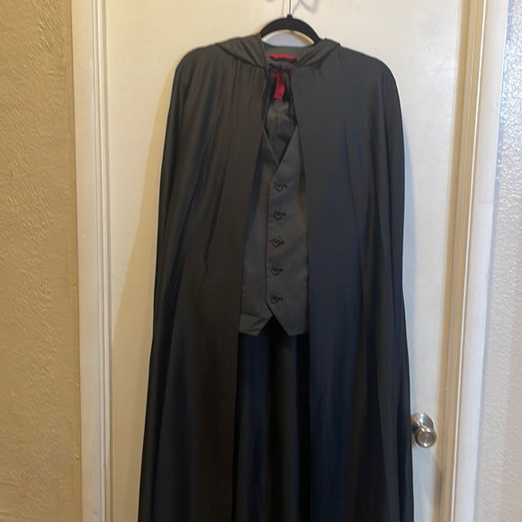 Hooded cape nwt - Picture 2 of 8